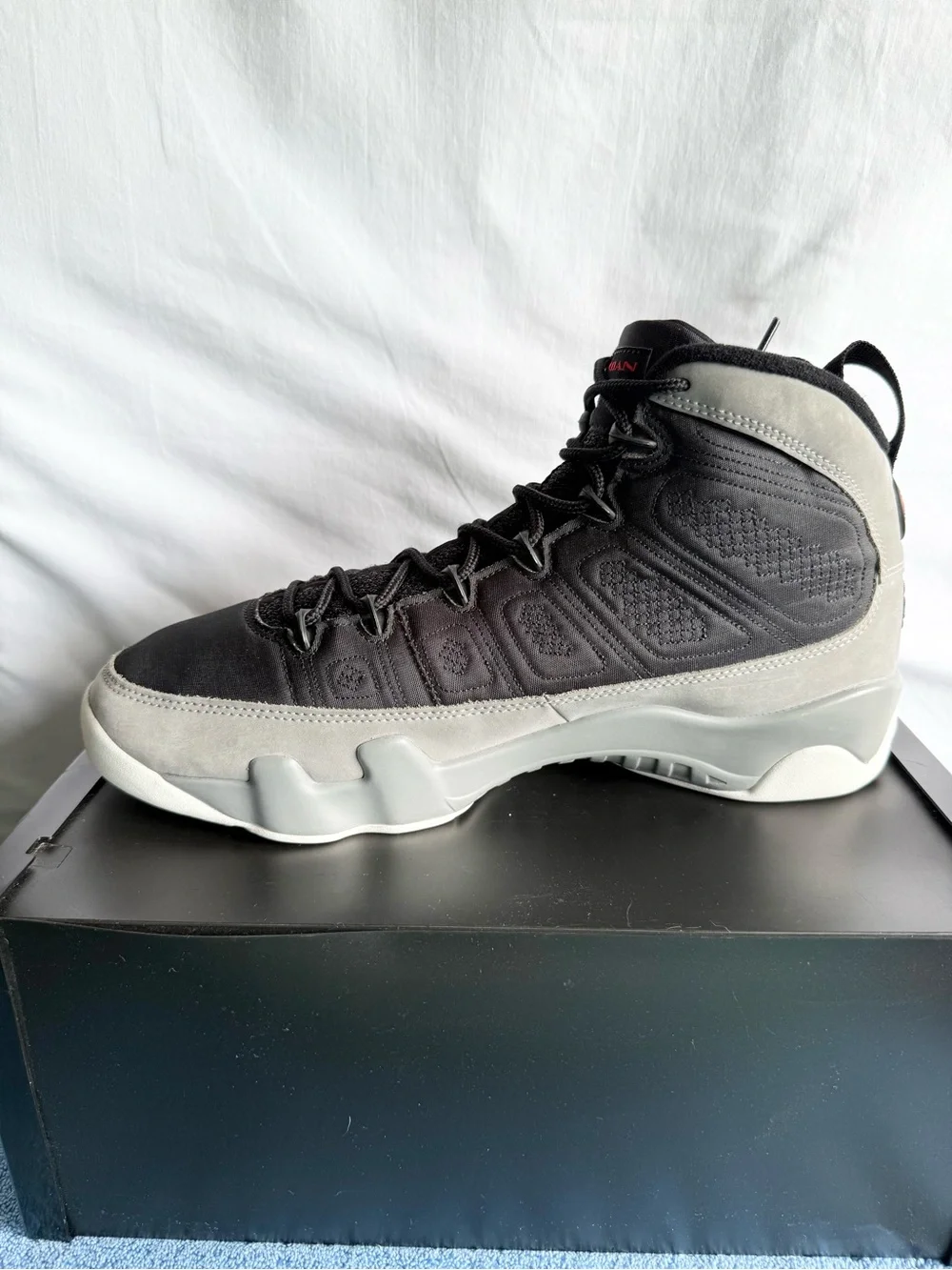 AUTHENTIC Jordan 9 Retro Particle Grey size 12 CT8019-060 2022 PRE-OWNED